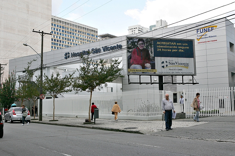 O Hospital São Vicente, um dos administrados pela Funef: proposta do governo é estender o contrato por mais 180 dias | Ivonaldo Alexandre/ Gazeta do Povo