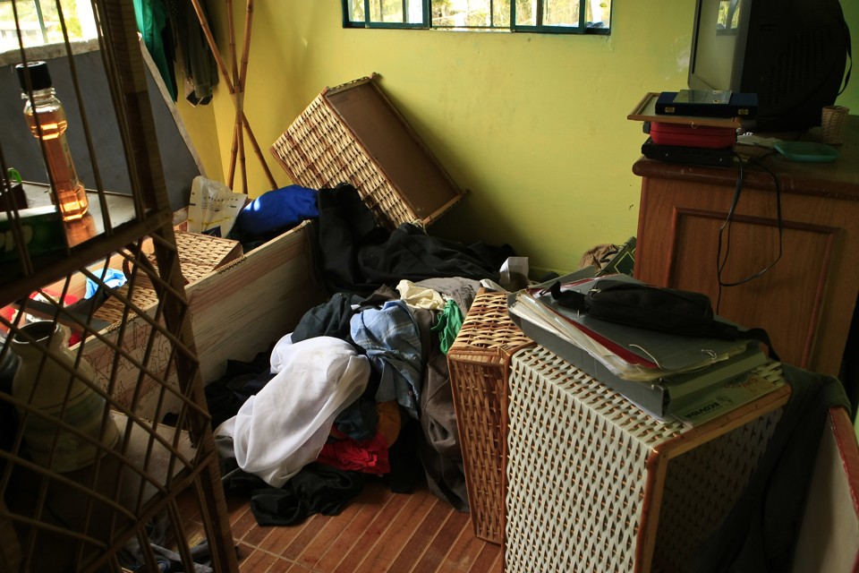 Cinco homens foram assassinados com tiros na noite de sexta feira em Piraquara. Policiais encontraram a casa revirada | Antonio Costa / Agencia de Noticias Gazeta do Povo