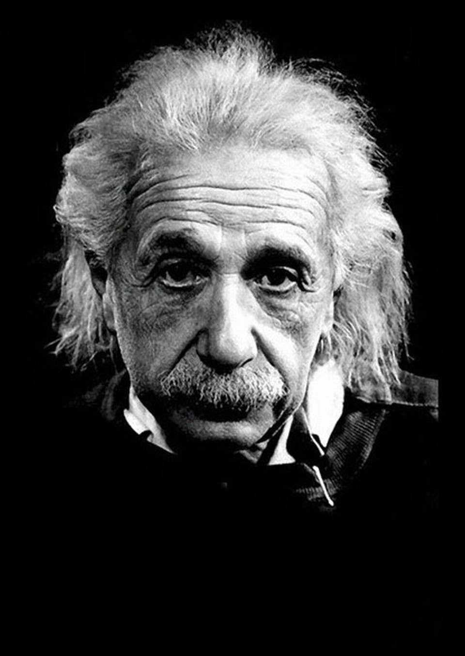 Albert Einstein, que gostava de se sentar na grama, sob a sombra das árvores | Divulgação