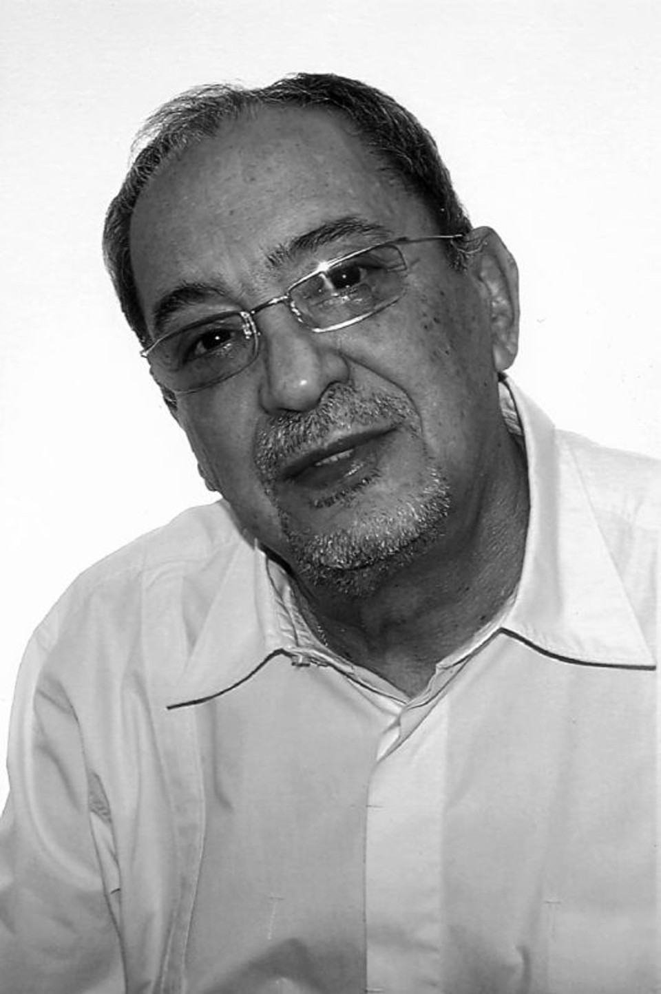 Campos de Queirós, autor de Vermelho Amargo: escrita seria luta contra a morte | Divulgação