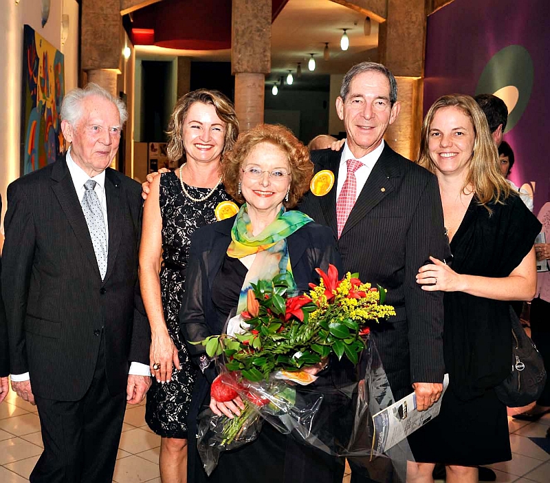 A cantora solista Annelie Siebert e o maestro alemão Josef Beischer (ambos à esq.) com o casal Luíza e Hans Schorer, após o concerto da Orquestra Sinfônica da Schlaraffia no último dia 20, no Canal da Música | Erlei Schade