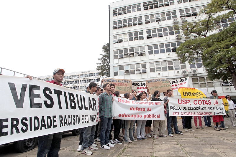 Manifestantes dizem que USP privilegia alunos de cursinhos caríssimos | Pierre Duarte/Folhapress
