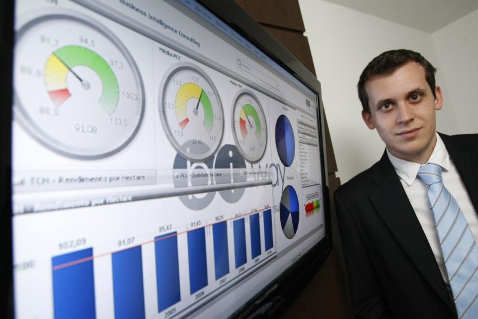 Empresas apostam em business intelligence O economista Fabio Alamini, da BIway, consultoria de inteligência de mercado: em menos de um ano, empresa já presta serviço para gigantes como Petrobras e Kraft | Daniel Castellano / Gazeta do Povo