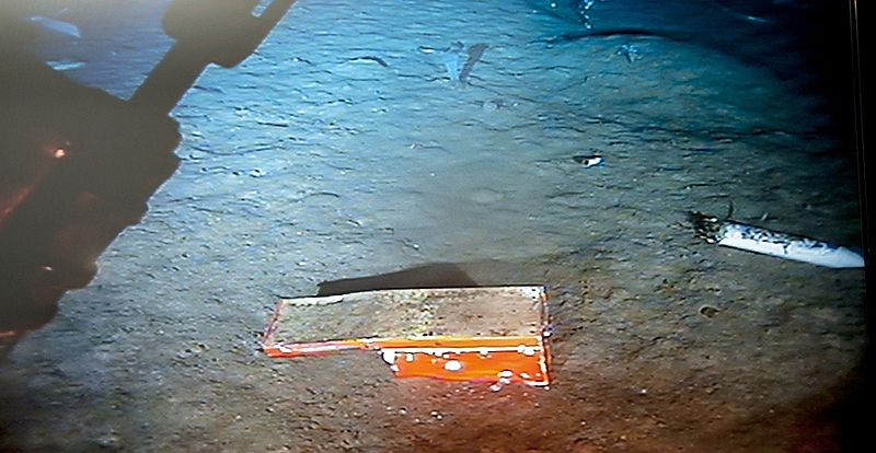 Parte da caixa-preta foi localizada ontem no fundo do mar. Buscas continuam | Johann Peschel