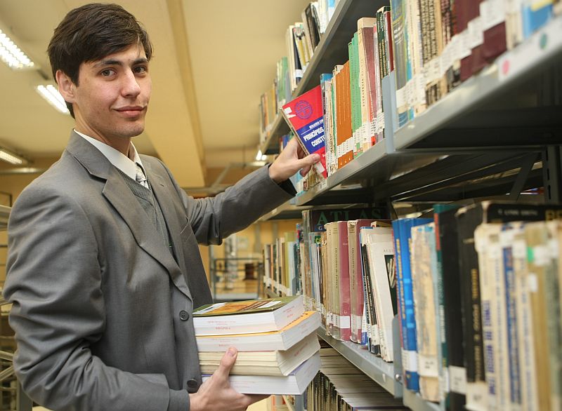 Depois de deixar as dependências para trás, Ludwig Cozer Von Staa se tornou outro acadêmico: está mais responsável e agora pega leve nas festas universitárias. | Aniele Nascimento/ Gazeta do Povo