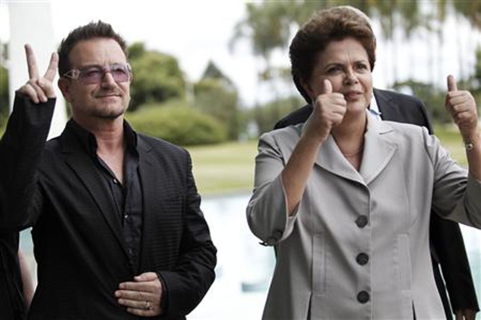 Presidente Dilma Rousseff recebe o vocalista do U2 Bono Vox em Brasília | Reuters