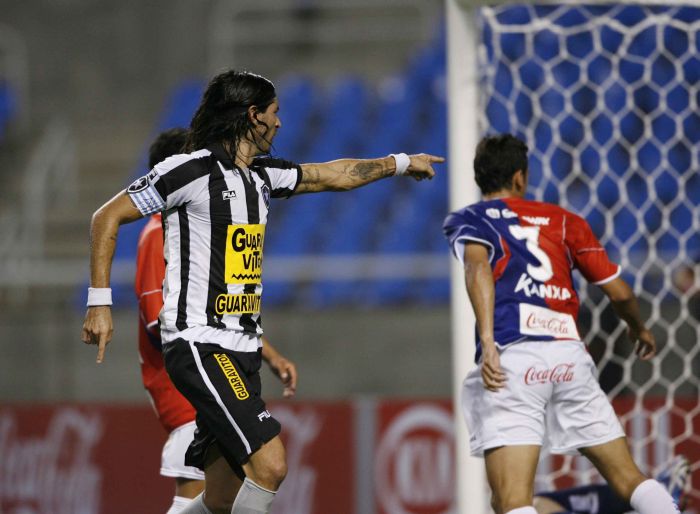 Loco Abreu marcou dois gols na vitória por 3 a 0 do Botafogo sobre o Paraná | André Luiz Mello / O Dia