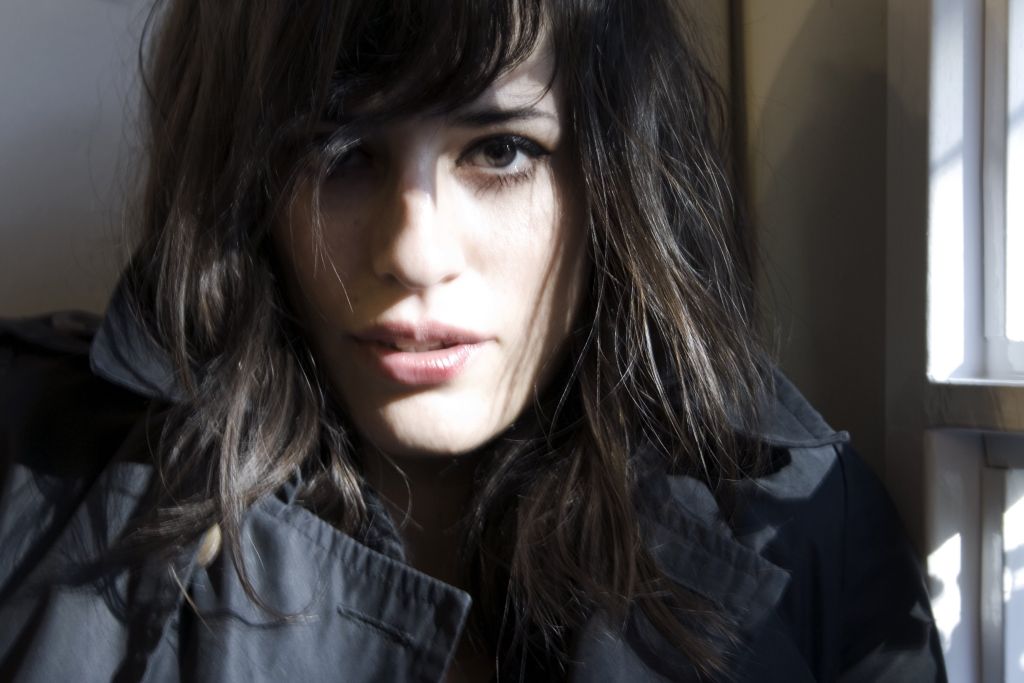 Pola Oloixarac: verborrágica, antenada, mas completamente fútil | Chus Sánches/Divulgação