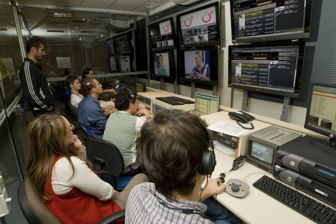 Switche exclusiva da ÓTV, com os técnicos trabalhando: infraestrutura própria |