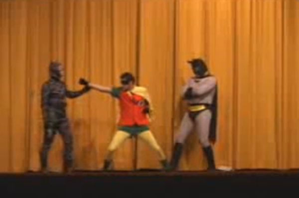 Vídeo da Abin foi parar na internet: sequestradora Mulher Gato corrige erros dos agentes Batman e Robin | Reprodução/internet