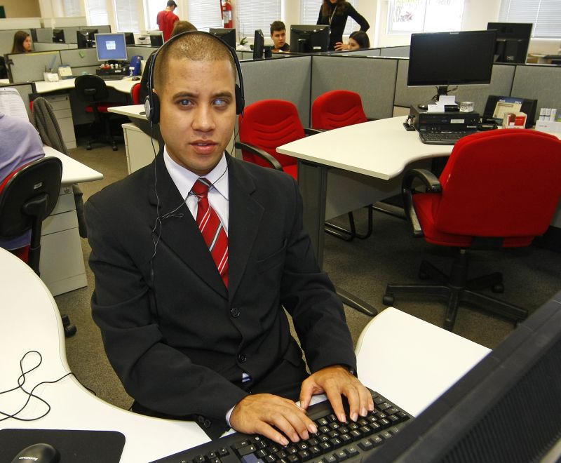 Edenir tem apenas 20% da visão e foi hostilizado após passar em um concurso | Antônio More/Gazeta do Povo