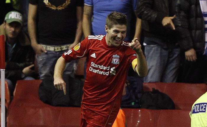 Principal jogador do Liverpool, Gerrard não joga mais esta temporada | Phil Noble / Reuters