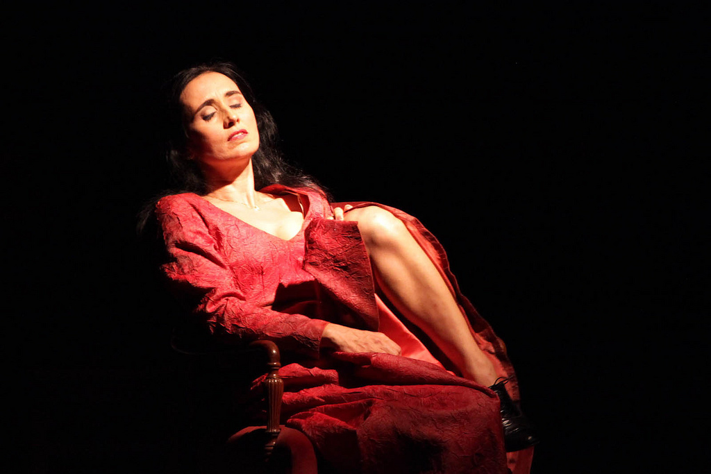 Fernanda Vianna faz uma Helena preguiçosamente sedutora. | Bruno Tetto