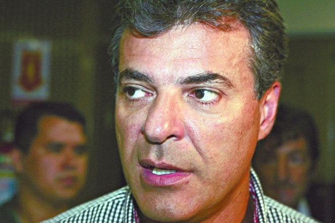 Beto: projeto entregue com pompa e circunstância na Assembleia. |