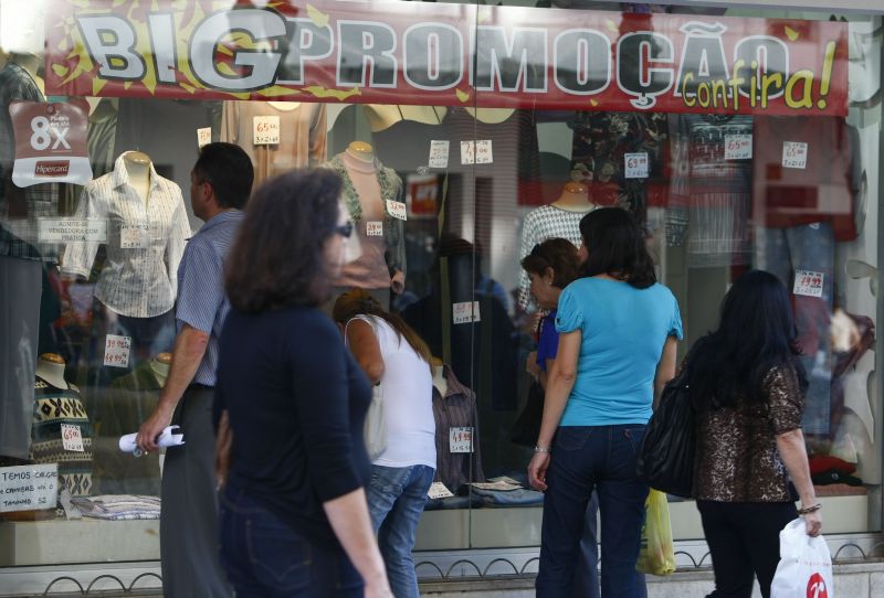 Quase metade dos comerciantes crê que as vendas não vão superar as de 2010 | Marcelo Elias / Gazeta do Povo