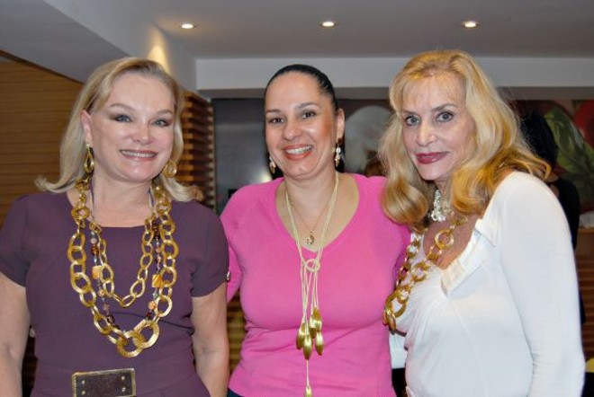 Maria Inês Borges da Silveira, Débora Fatuch Rabinowitz e Lilyan Vargas, respectivamente past-presidente, vice e presidente da BPW, em almoço no Carola, restaurante do Clube Curitibano |