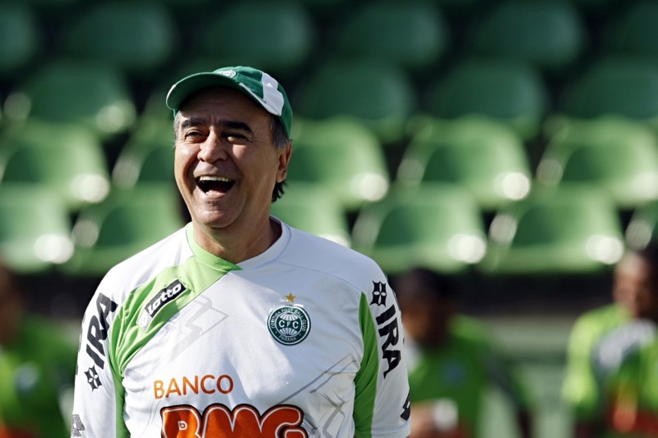 Rindo à toa: Marcelo Oliveira está bem perto de conquistar mais um recorde à frente do Coritiba | Albari Rosa/ Gazeta do Povo