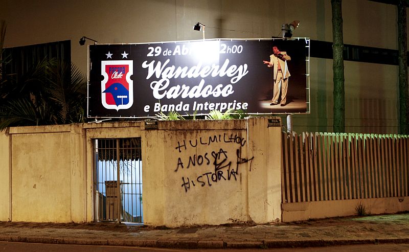 Torcedor protestou pichando os muros da Kennedy | Antonio Costa / Agência de Notícias Gazeta do Povo