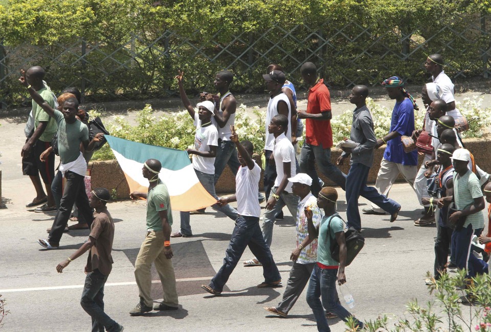 De acordo com o comunicado o objetivo das operações militares é anular os armamentos pesados de Gbagbo e proteger os civis marfinenses | Reuters