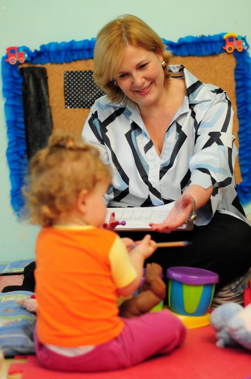 Rosa Marini Mariotto, professora de Psicologia da PUC, é a coordenadora do Programa de Prevenção e Atendimento Inicial (Propai) da PUCPR e percorre as creches de Curitiba avaliando as crianças | João Borges.