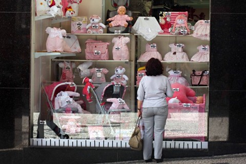 Intenção de consumo tem queda em abril Perspectiva de consumo em abriu caiu na comparação com o mesmo mês de 2010 | Walter Alves / Gazeta do Povo