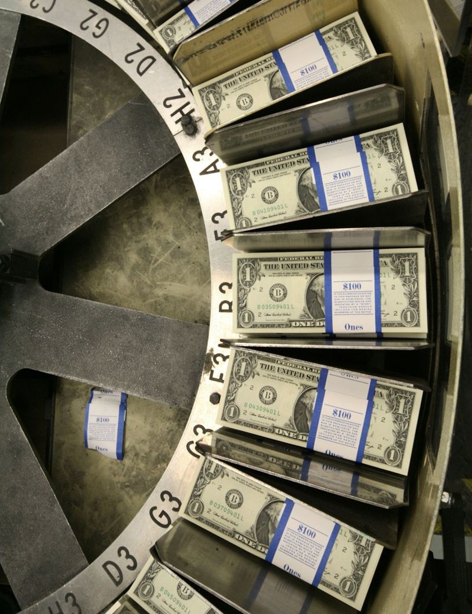 Dólar sofreu o maior tombo em 10 meses ontem | Divulgação