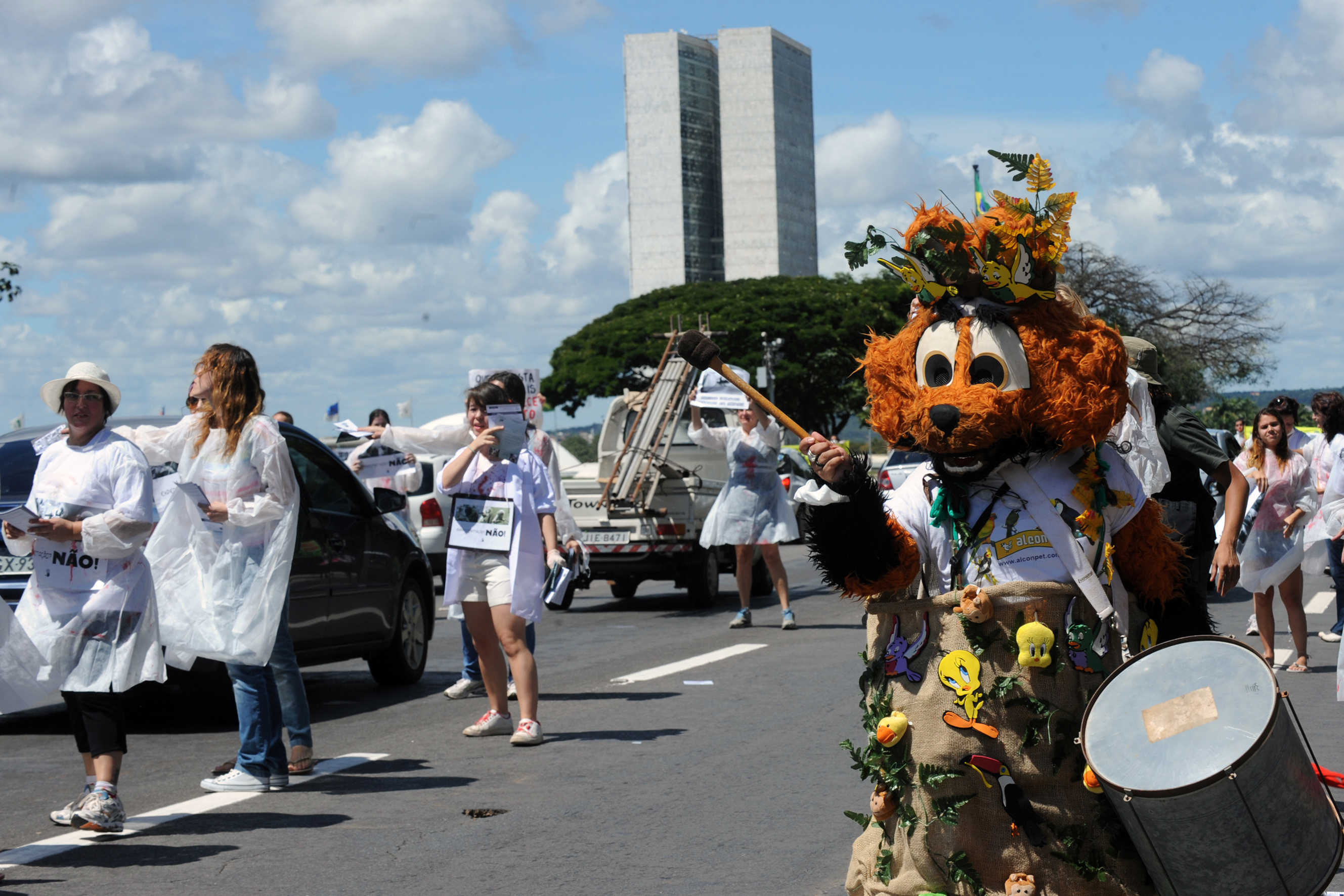 Protesto foi realizado neste sábado em frente ao Ministério da Ciência e Tecnologia, em Brasília | Fábio Rodrigues Pozzebom/ABr