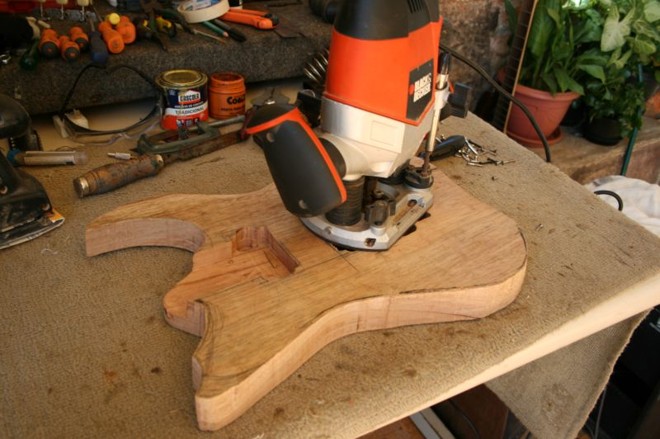O trabalho do luthier começa com uma boa madeira e acompanha o perfil de cada instrumentista. As imagens mostram alguns dos passos na construção artesanal de uma guitarra |