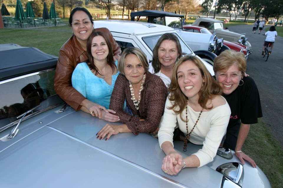 Luluzinhas também têm vez entre os colecionadores Glenys Bessler e Mirian Busso (ambas nas pontas) fundaram o Clube Elas em 2003 | Arquivo