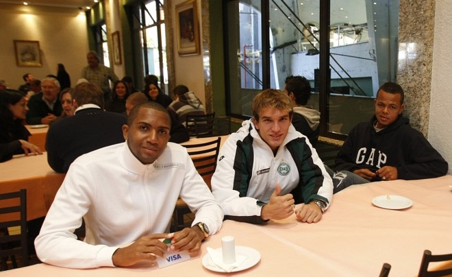 Marcos Paulo, Willian e Bill no café da manhã comemorativo do Coritiba | 