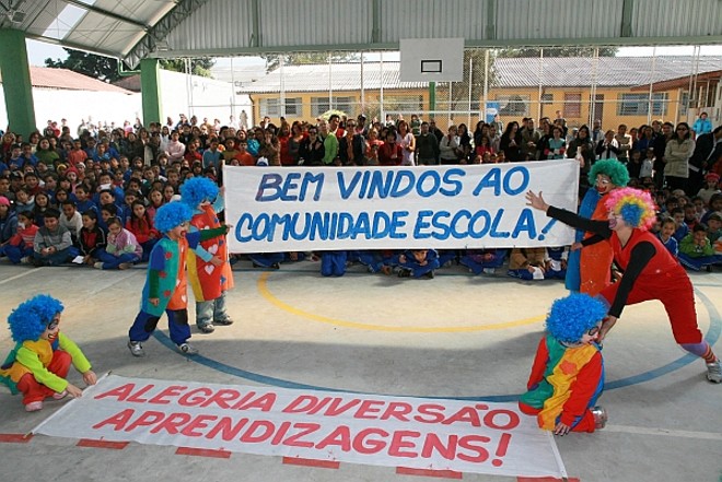 Em Curitiba, 87 escolas municipais participam do programa Comunidade Escola, que integra a comunidade ao ambiente escolar | 
