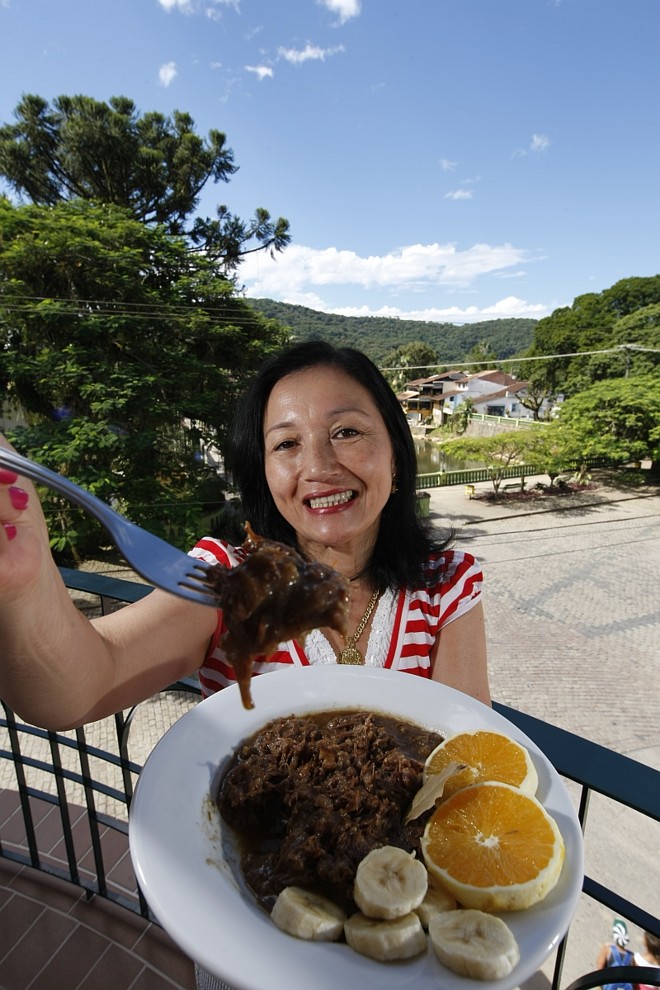 Carmen Santos, dona de restaurante em Morretes: