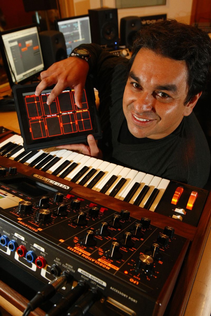 James Pinto, produtos de audio e proprietário da Jamute: um apaixonado pelo iPad para o trabalho e para o lazer | Marcelo Elias/ Gazeta do Povo