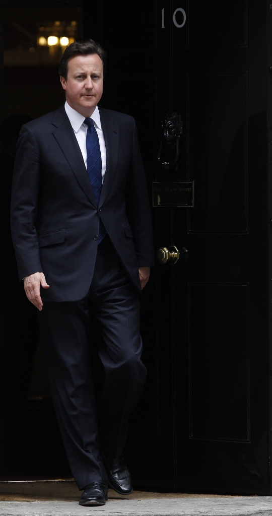 Primeiro-ministro britânico usará terno de trabalho em casamento real | Reuters