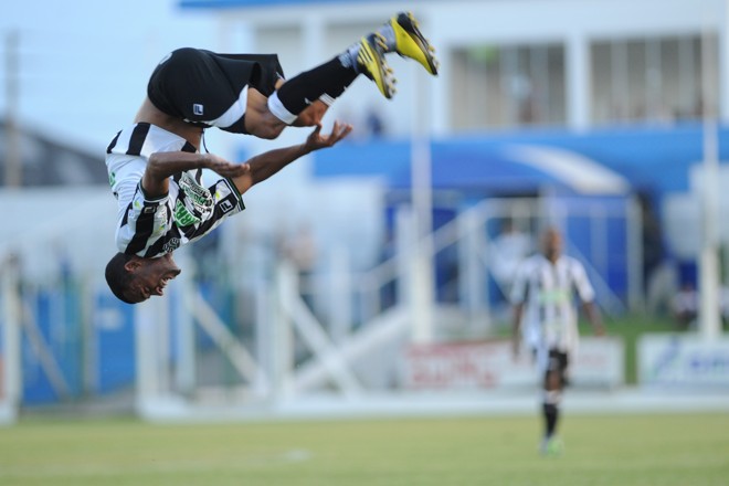 Também ontem, o Figueira marcou seis vezes contra o Imbituva e encerrou o returno na segunda colocação. A outra semifinal será entre Chapecoense e Joinville | 