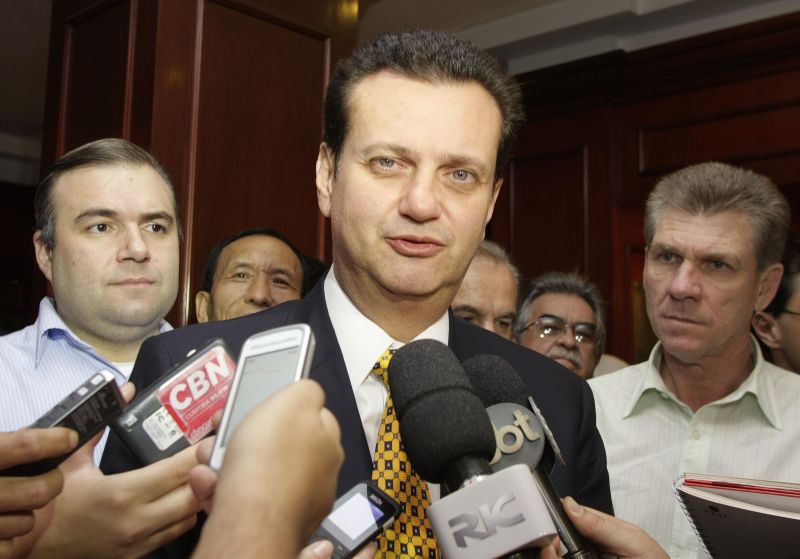Kassab (ao centro), ladeado por deputados paranaenses Ney Leprevost e Eduardo Sciarra: partido deve ser de centro | Hugo Harada/Gazeta do Povo
