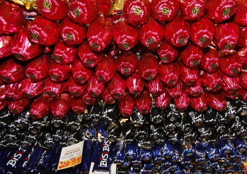 Ovos sem brindes pesam até 33% mais que chocolates da mesma numeração e que trazem brinquedos | Antônio More / Agência de Notícias Gazeta do Povo