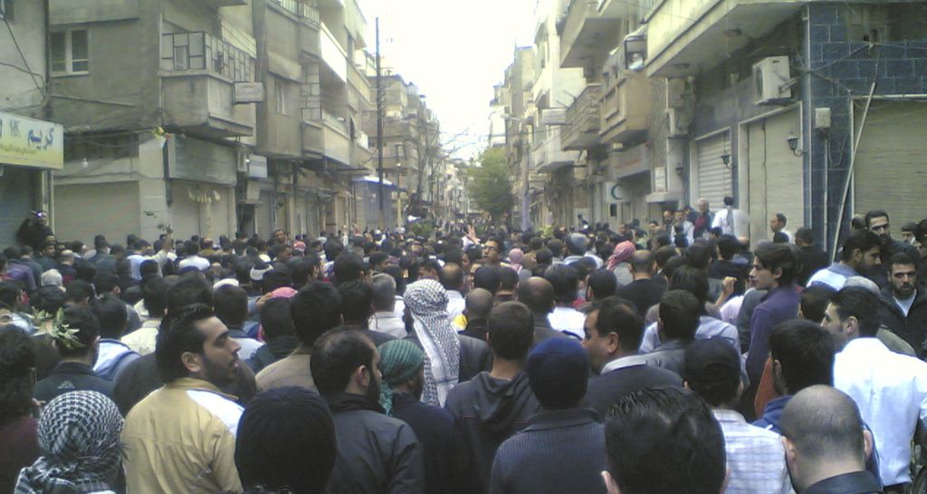 Manifestação na cidade de Homs, um dos principais redutos antigoverno | Reuters