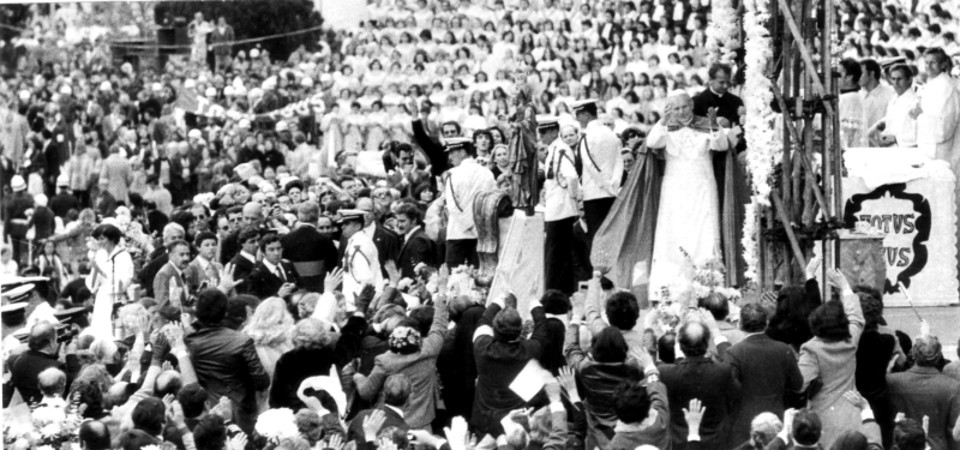 Papa falou com coragem, pedindo solidariedade e amor João de Deus levou cerca de 1 milhão de pessoas ao Centro Cívico para a missa na manhã do dia 6 de julho de 1980 | Arquivo Gazeta do Povo