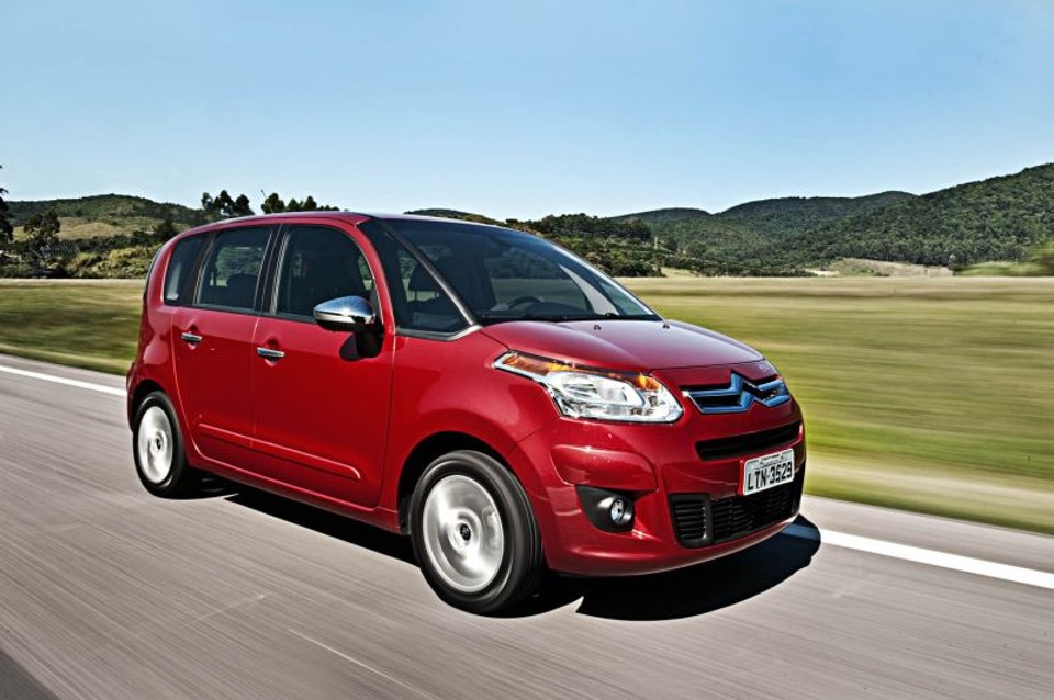 C3 Picasso é o AirCross sem os adereços Sobre o preço de cada versão, acresça R$ 1.000 para pintura; versão GLX fica R$ 1.300 mais cara com air bag duplo frontal | Fotos: Divulgação/Citroën