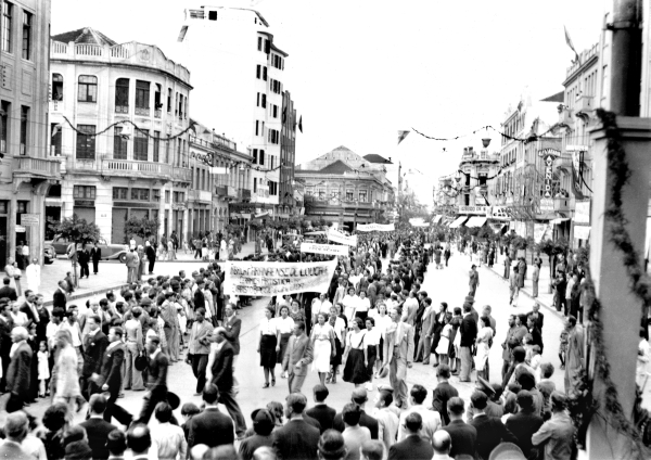 Desfile de 1º de Maio na então Avenida João Pessoa, em 1939 |