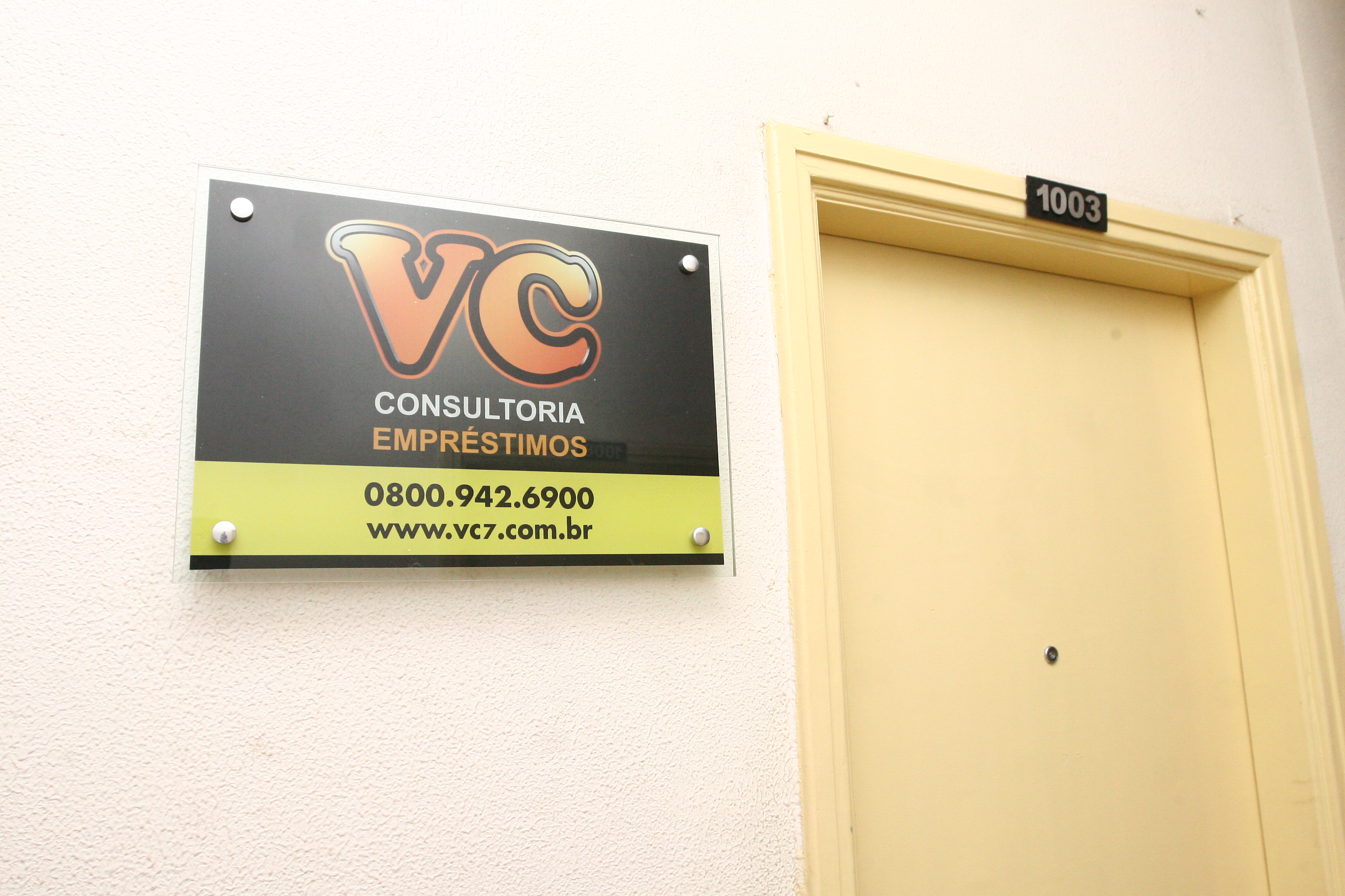 Reportagem do JL foi até a VC Consultoria, localizada em um prédio na região central, e encontrou a porta fechada | Gilberto Abelha / Jornal de Londrina