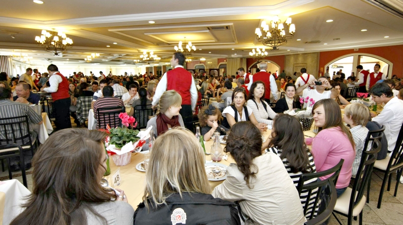 No Restaurante Madalosso, o movimento foi 15% maior em relação ao Dia das Mães do ano passado: dia de sol ajudou | Aniele Nascimento/Gazeta do Povo