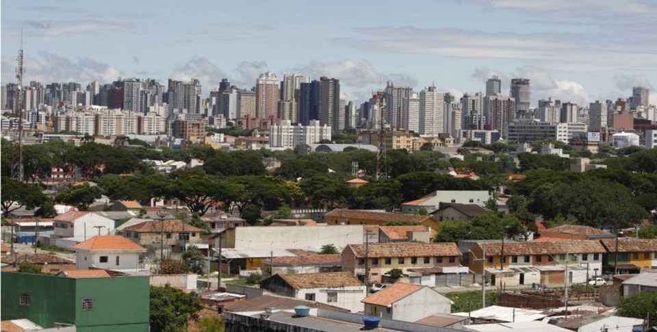 Vista panorâmica do Rebouças com os arranha-céus curitibanos ao fundo. Bairro já passou por várias tentativas de revitalização | Fotos: Daniel Castellano/Gazeta do Povo