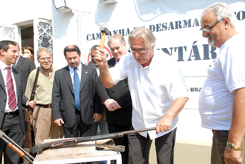 Cerca de 100 armas de fogo foram entregues e destruída ontem na ONG Viva Rio, no primeiro dia da campanha | Ignacio Ferreira