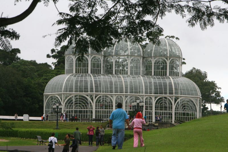 Jardim Botânico: um dos símbolos de Curitiba terá luzes amarelas nesta quarta-feira | Ivonaldo Alexandre / Arquivo Gazeta do Povo