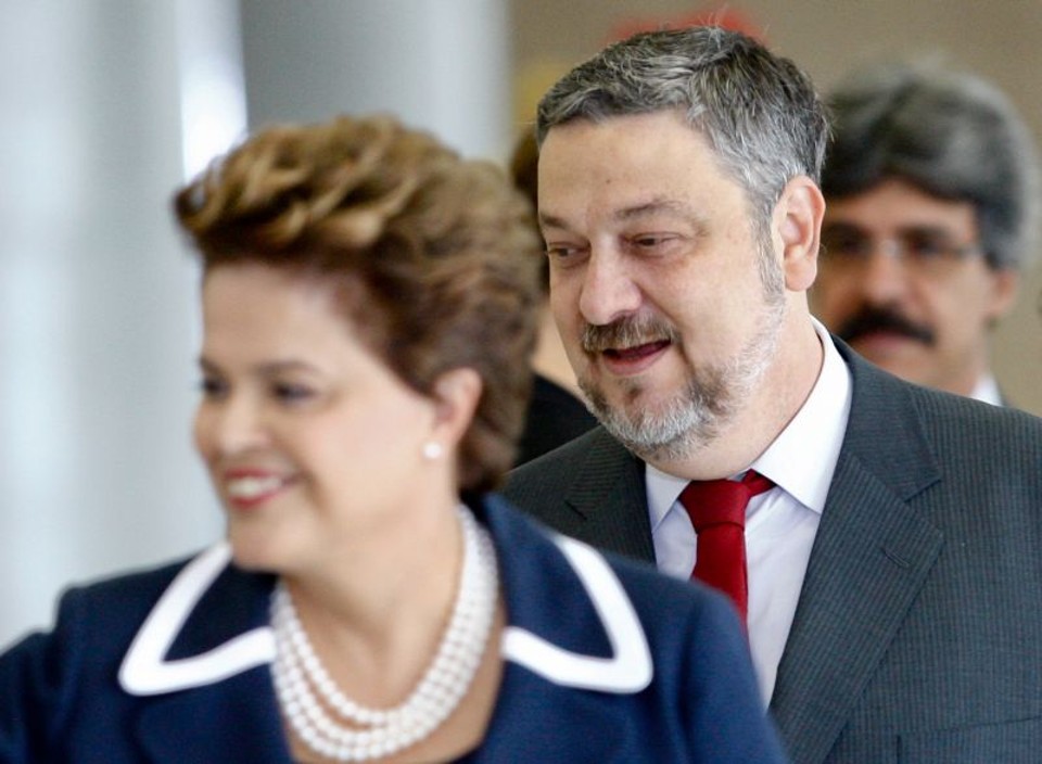 Dilma e Palocci em encontro no Palácio do Planalto: patrimônio do ministro aumentou 20 vezes em um período de quatro anos, de 2006 a 2010 | Lula Marques/Folhapress