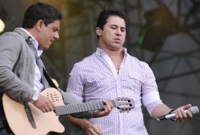 Hugo Pena e Gabriel conquistaram o Brasil com os sucessos Quatro Estações, Inesquecível e Estrela | 