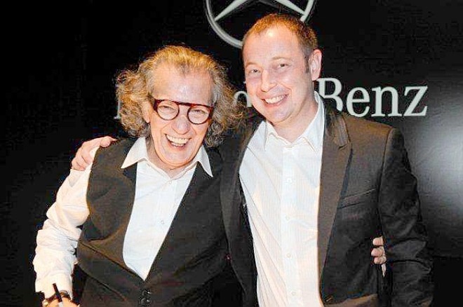 O badalado fotógrafo Luiz Tripolli (à esq.) e o editor paranaense Claudio Mello preparam o lançamento de um projeto editorial ousado, que vai tirar a roupa das mulheres mais bonitas do país. Os dois adiantam que nenhuma delas usa botox e silicone e que as fotos não passarão por nenhum tipo de retoque. O projeto, cujo nome por enquanto é segredo, será lançado nacionalmente em setembro, em São Paulo, em um grande evento, diz Claudio, que saiu de Ponta Grossa há quase dez anos para virar editor bem-sucedido na capital paulista |