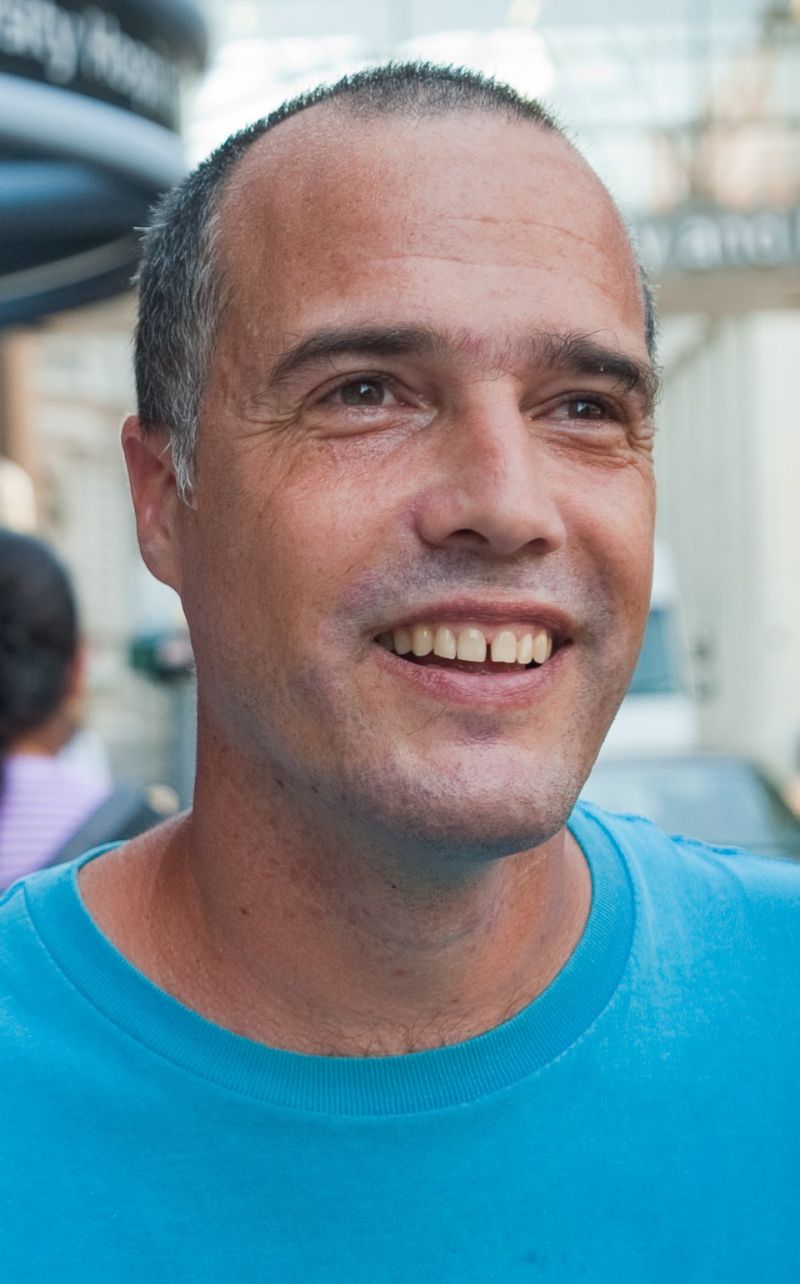 "As drogas para doenças mentais ou as antidepressivas pagam mais, cerca de US$5 mil em três semanas, justamente porque os voluntários dizem que mexem com a cabeça e não com o corpo." | Divulgação